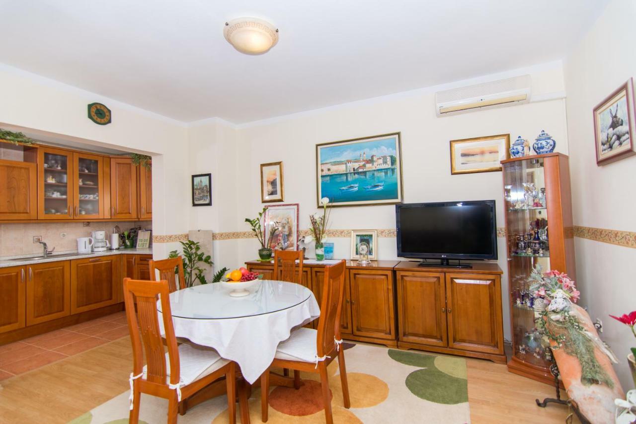 Apartmani Mm Трогір Екстер'єр фото