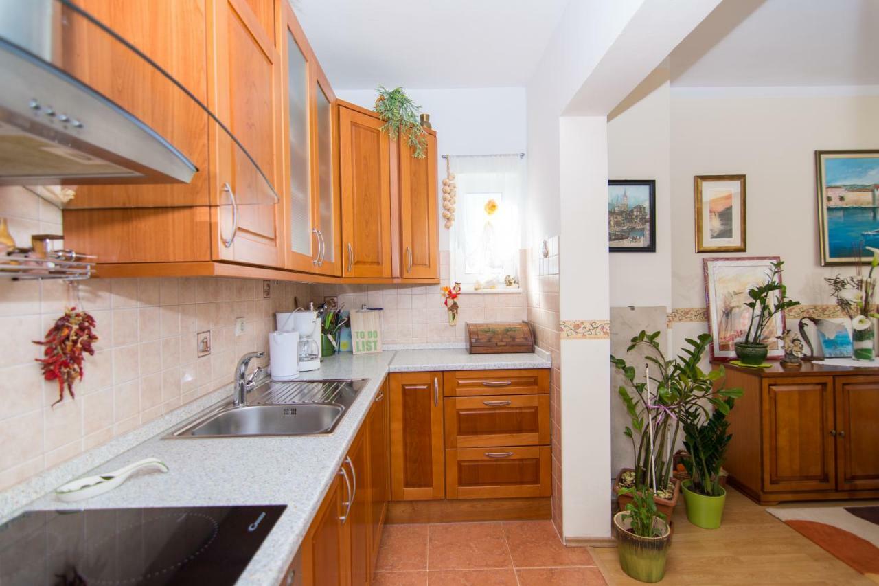 Apartmani Mm Трогір Екстер'єр фото